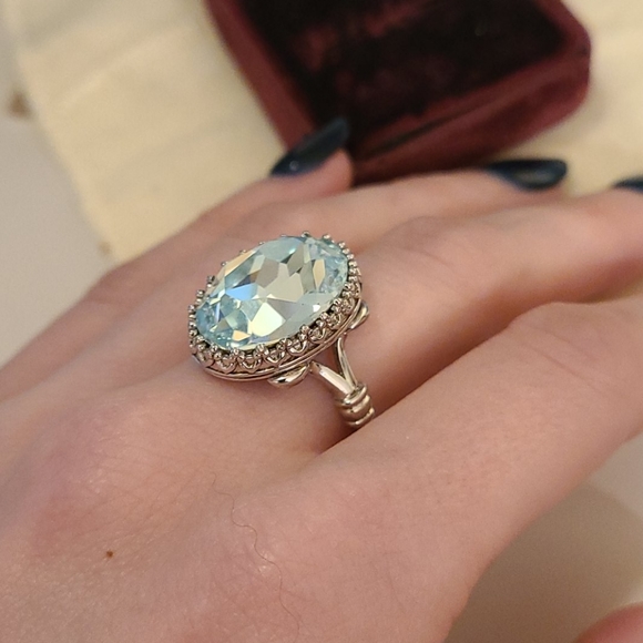 Silver and Swarovski light blue crystal ring. Only worn once! - Picture 4 of 15
